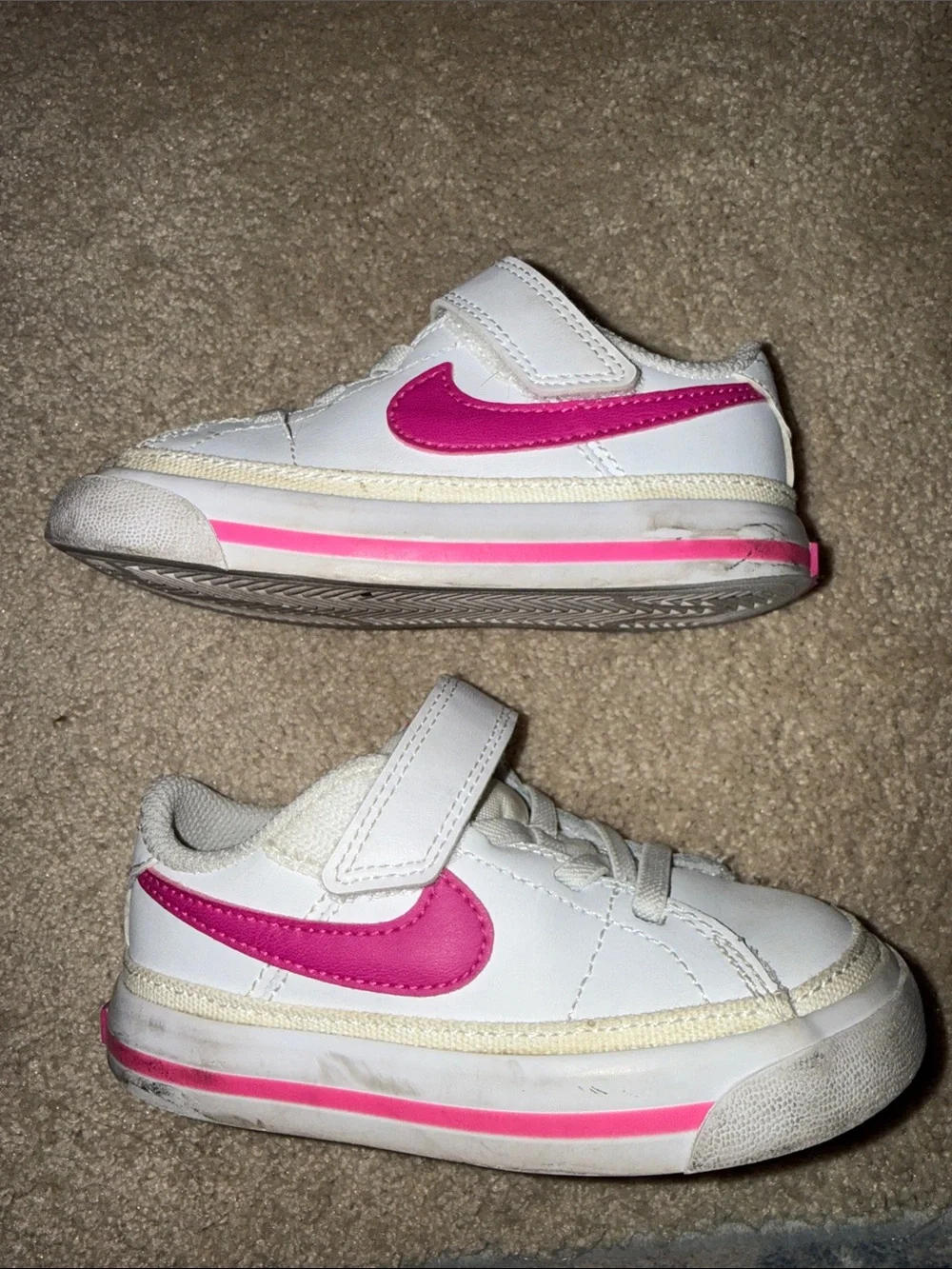 Nike Toddlers 7C White Sneakers with Pink Swoosh